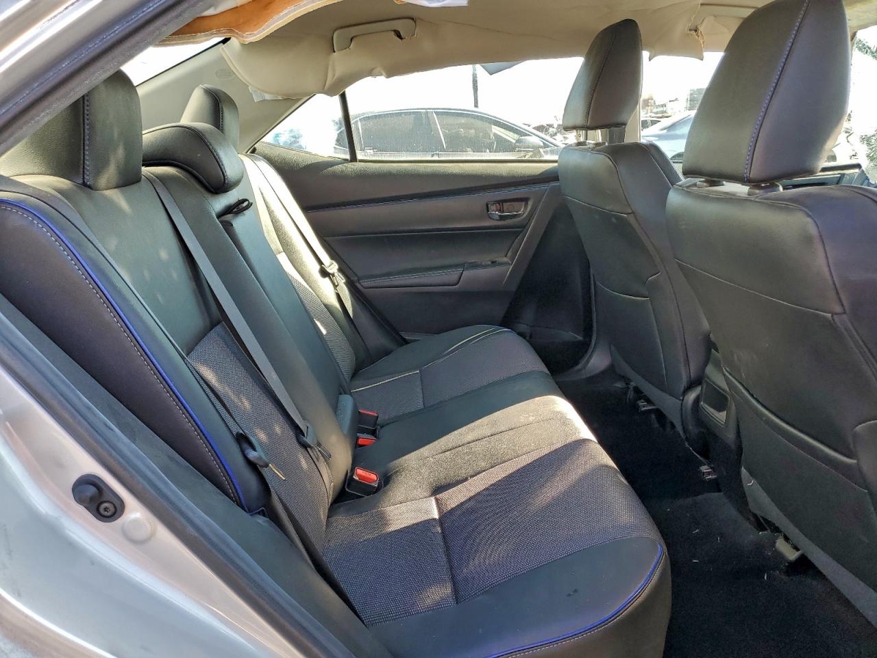 2019 TOYOTA COROLLA L photo 10