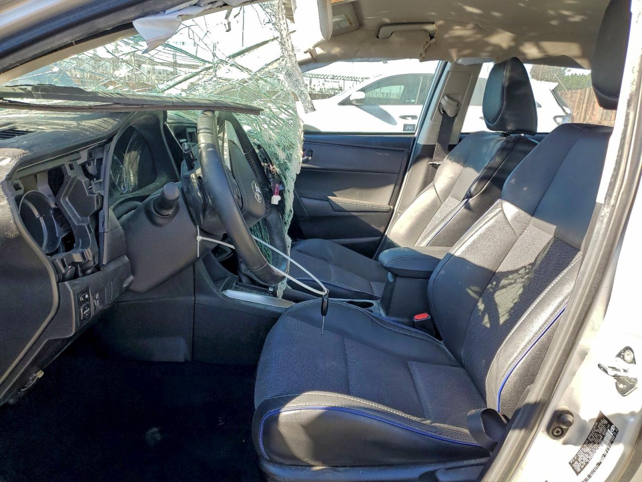 2019 TOYOTA COROLLA L photo 7