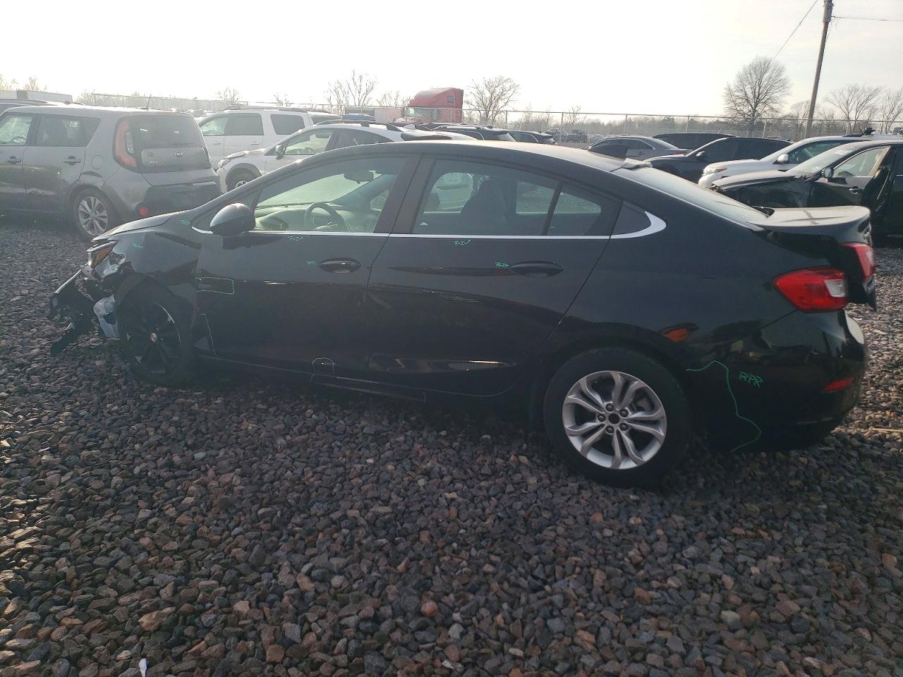 2019 CHEVROLET CRUZE LT photo 3