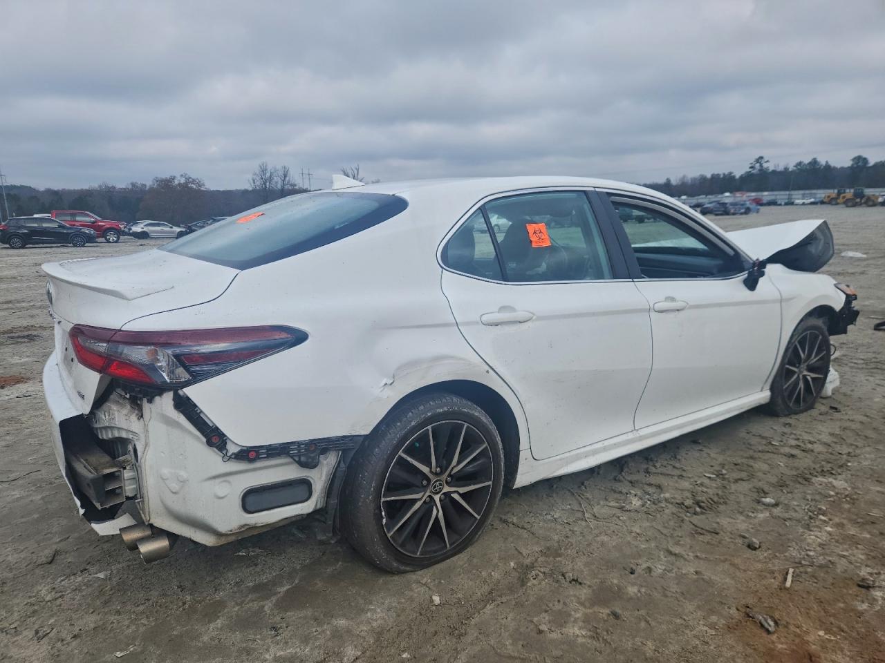 2021 TOYOTA CAMRY SE photo 3