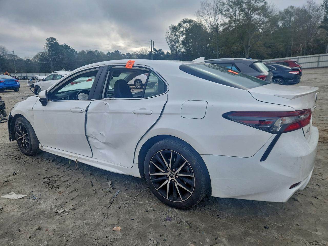 2021 TOYOTA CAMRY SE photo 2