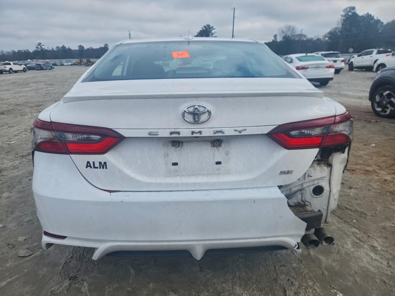 2021 TOYOTA CAMRY SE photo 6