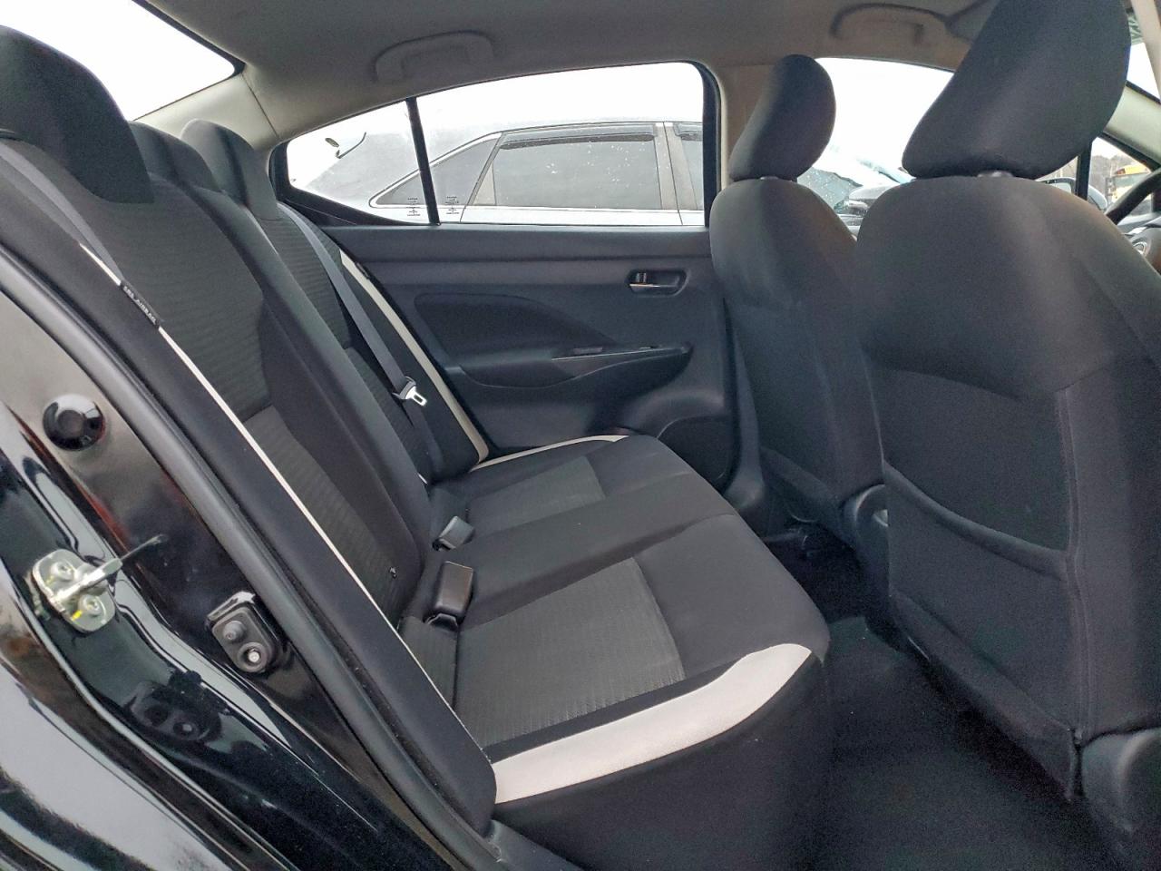 2021 NISSAN VERSA SV photo 10