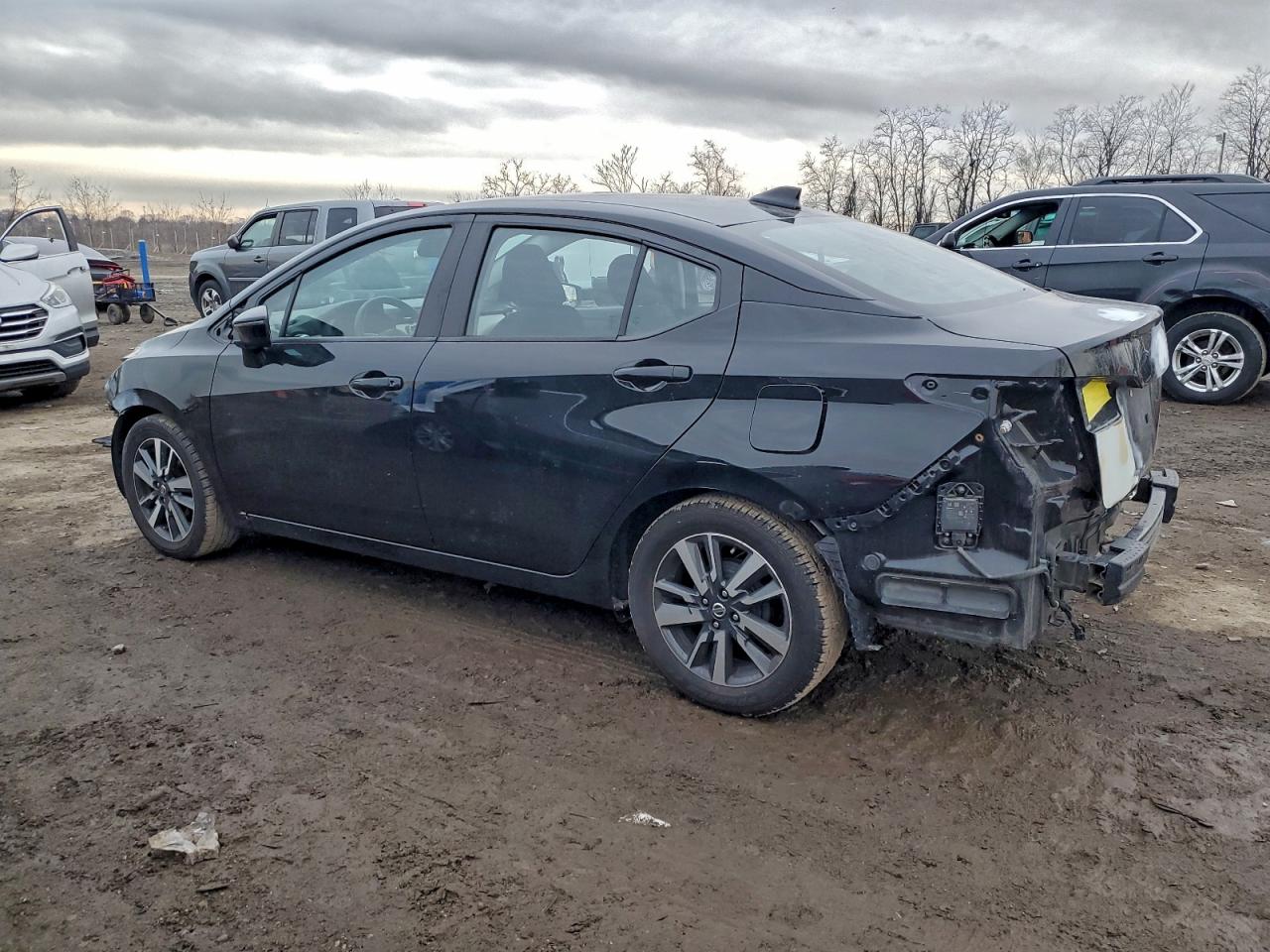 2021 NISSAN VERSA SV photo 2