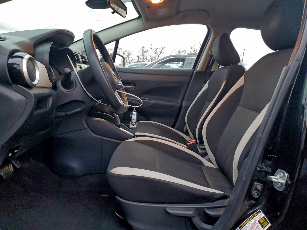 2021 NISSAN VERSA SV photo 7