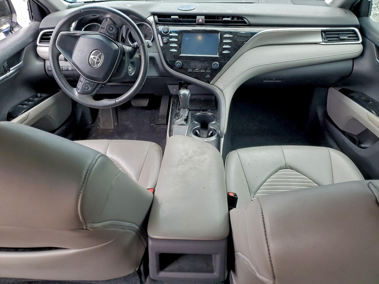 2018 TOYOTA CAMRY L photo 8