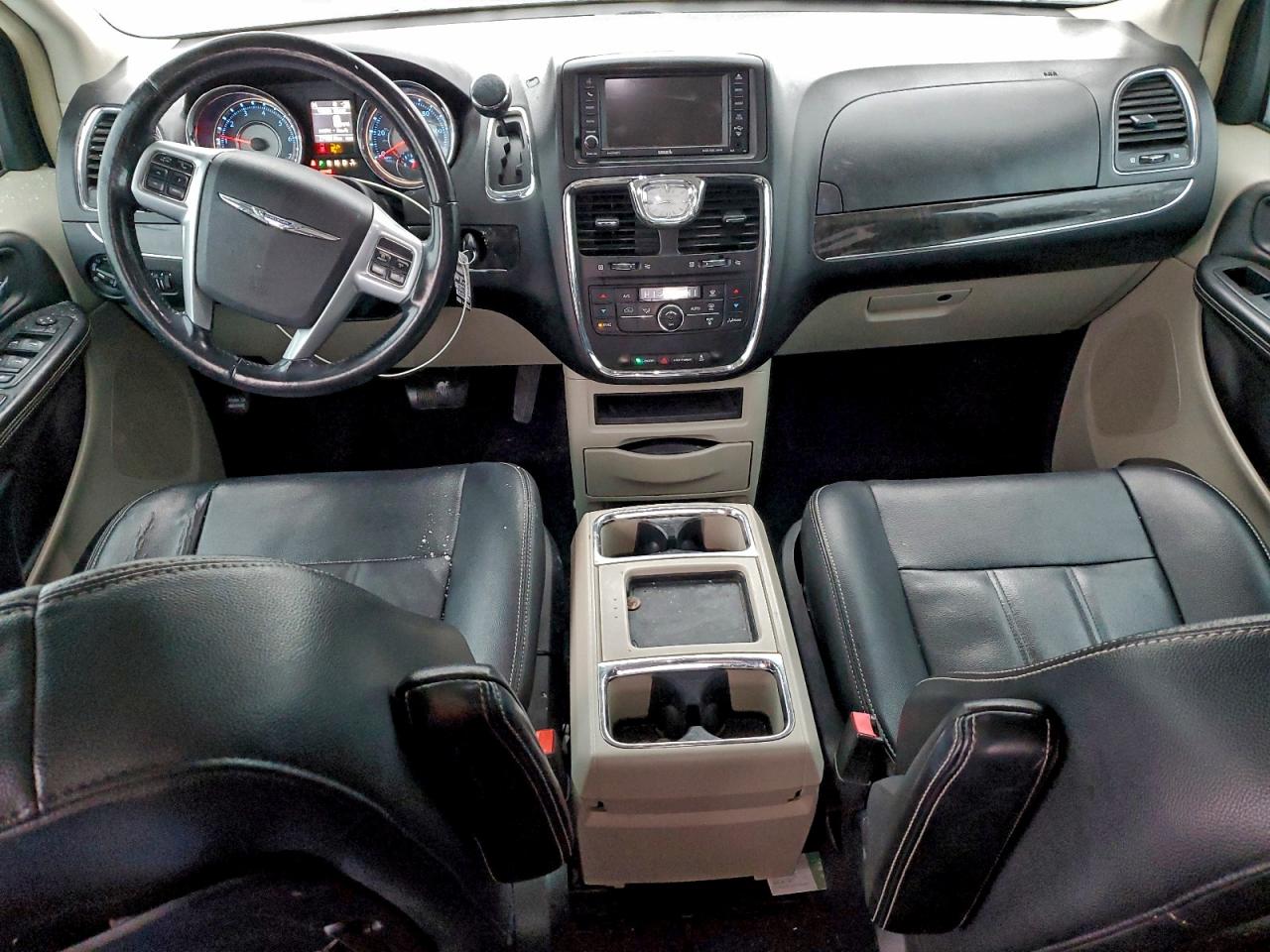 2013 CHRYSLER TOWN & COUNTRY TOURING photo 8