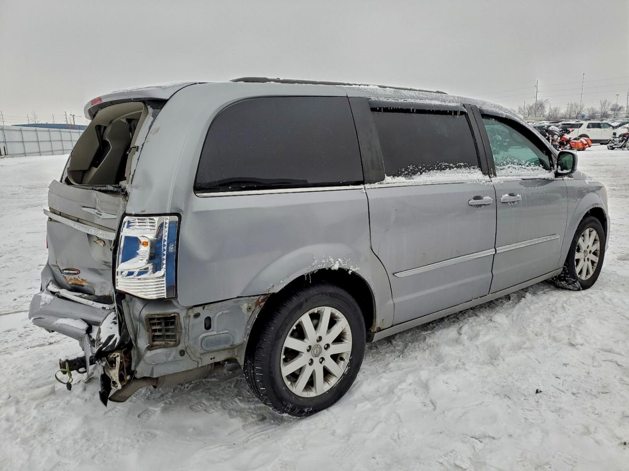 2013 CHRYSLER TOWN & COUNTRY TOURING photo 3