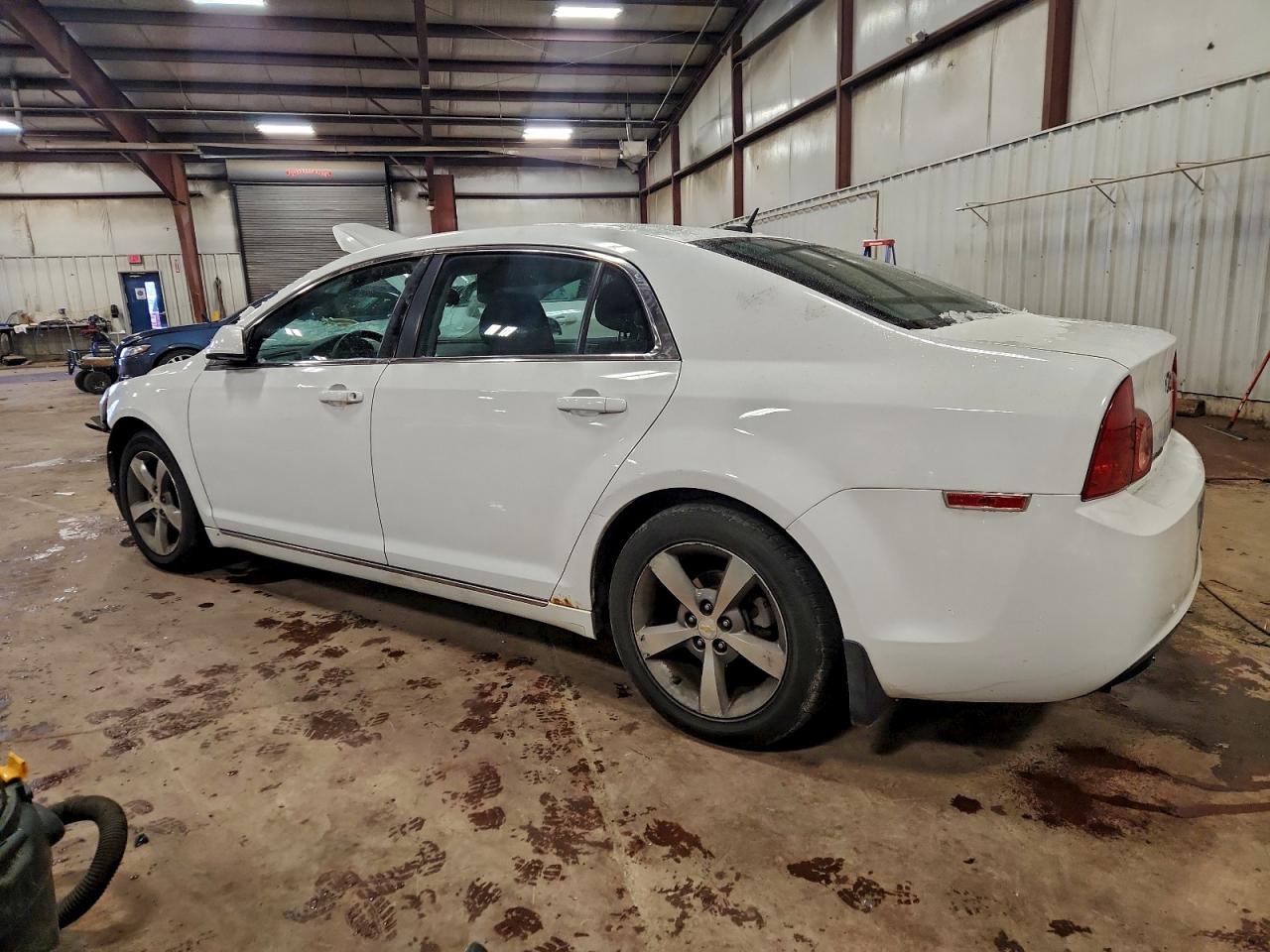 2011 CHEVROLET MALIBU 1LT photo 2