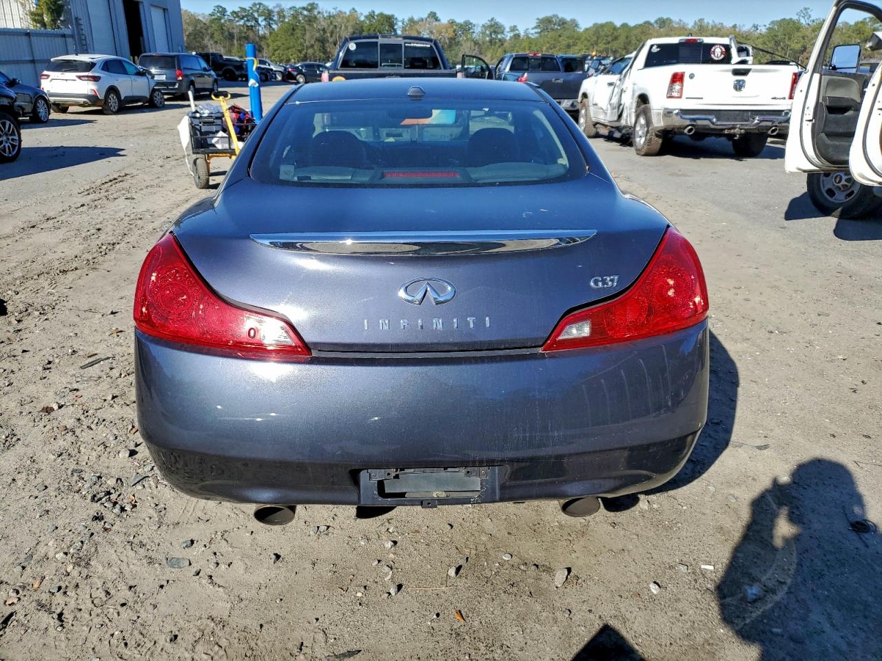 2009 INFINITI G37 BASE photo 6