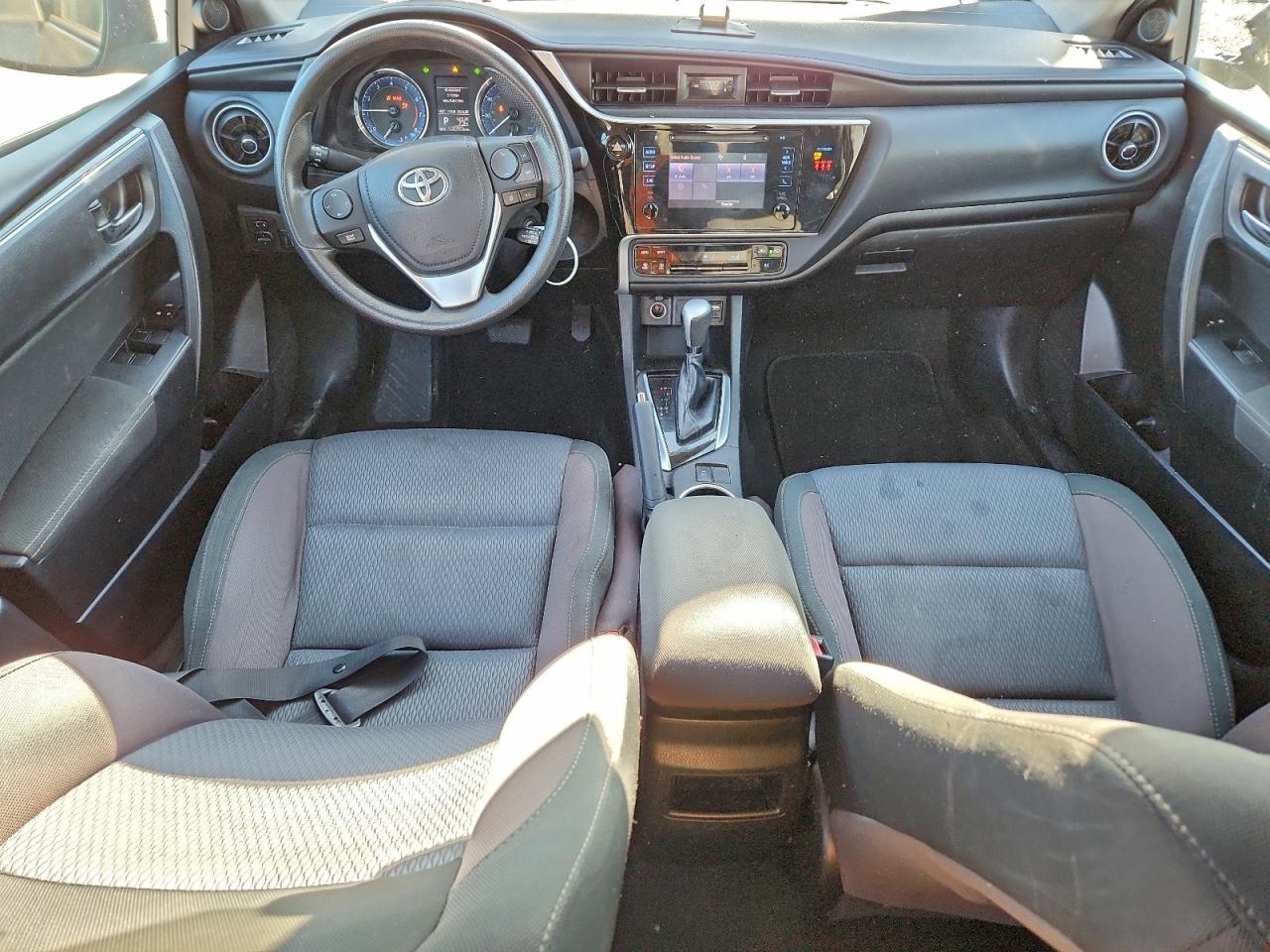 2018 TOYOTA COROLLA L photo 8