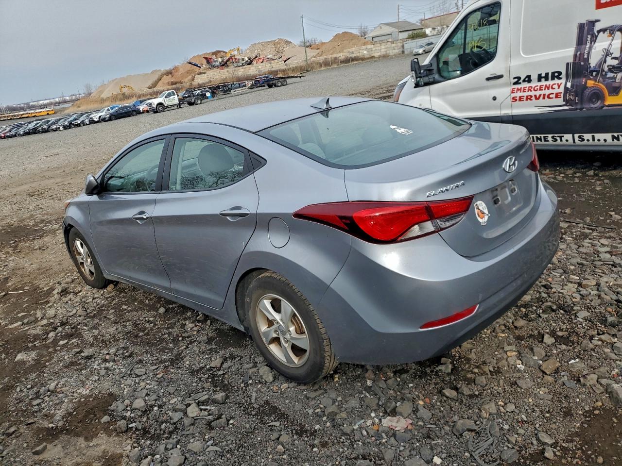 2015 HYUNDAI ELANTRA SE photo 2