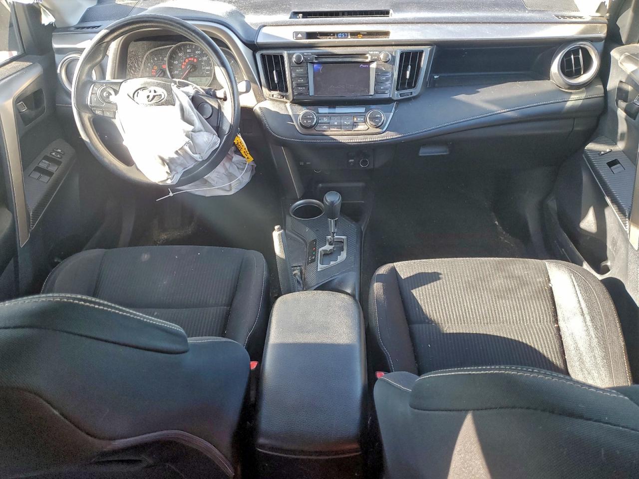 2013 TOYOTA RAV4 XLE photo 8