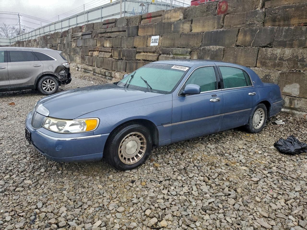 2000 LINCOLN TOWN CAR