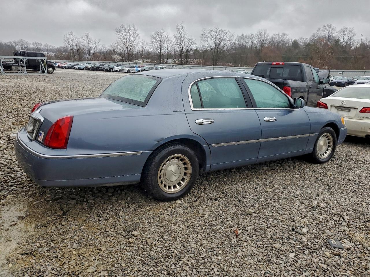2000 LINCOLN TOWN CAR EXECUTIVE photo 3
