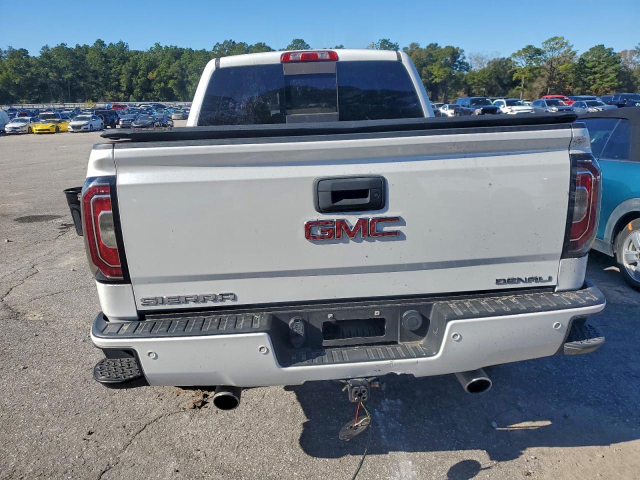 2017 GMC SIERRA K1500 DENALI photo 6