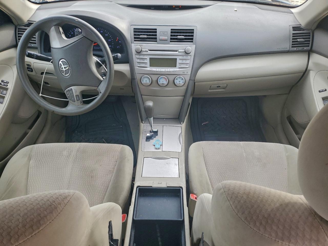 2011 TOYOTA CAMRY LE photo 8