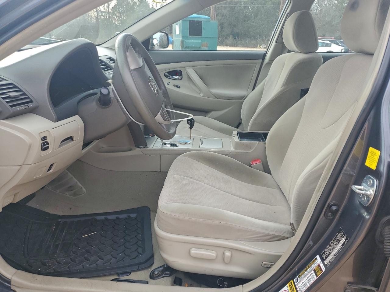 2011 TOYOTA CAMRY LE photo 7