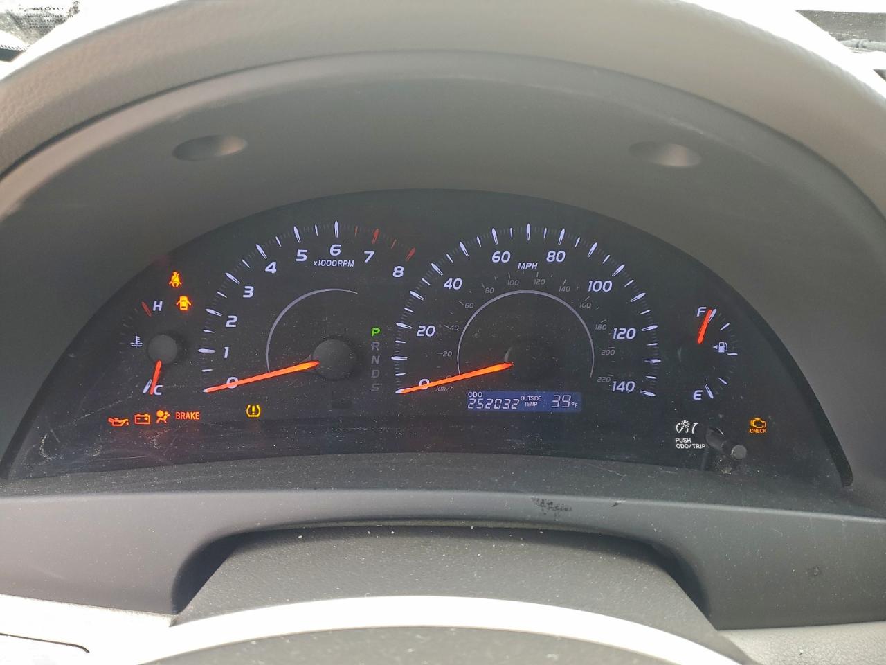 2011 TOYOTA CAMRY LE photo 9