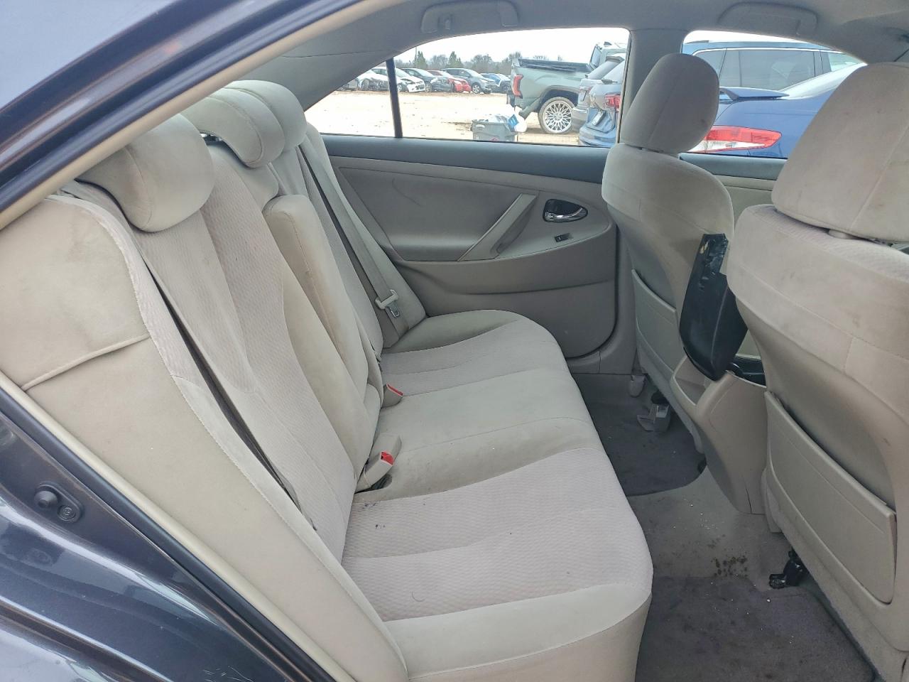 2011 TOYOTA CAMRY LE photo 10