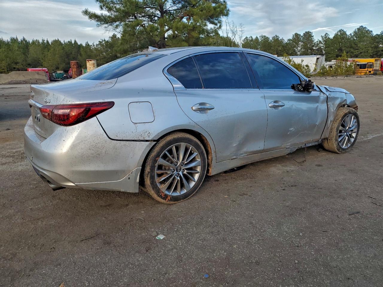 2018 INFINITI Q50 LUXE photo 3