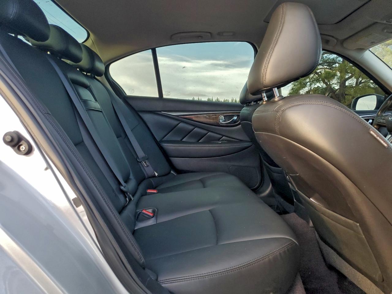 2018 INFINITI Q50 LUXE photo 10