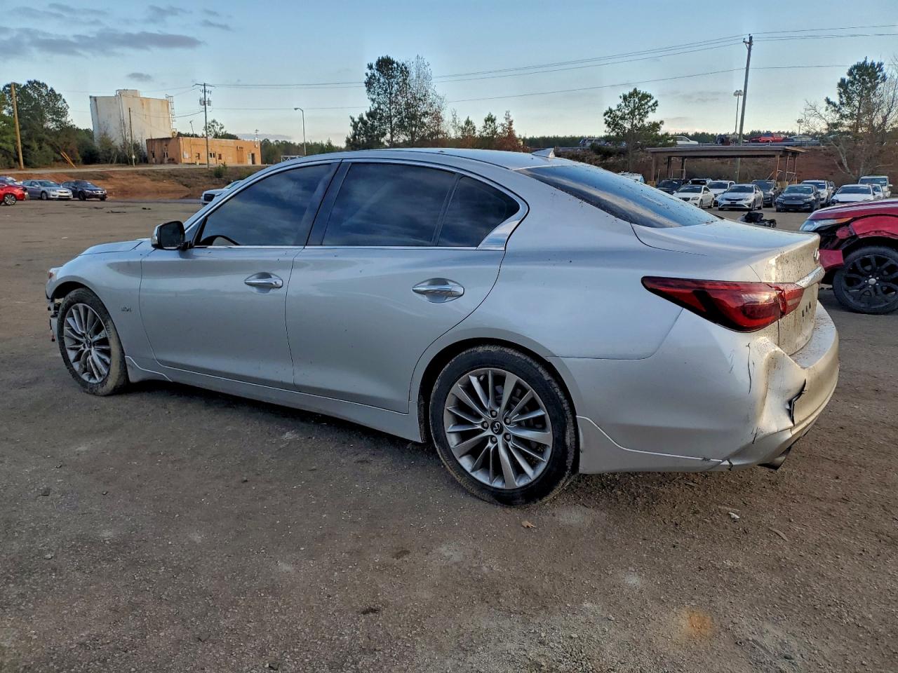 2018 INFINITI Q50 LUXE photo 2