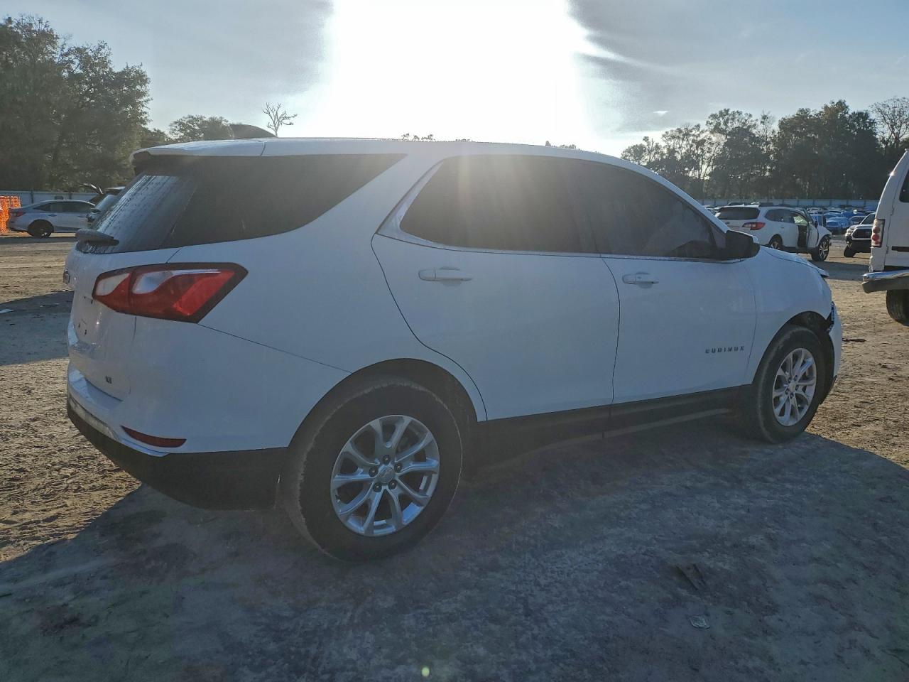 2021 CHEVROLET EQUINOX LT photo 3