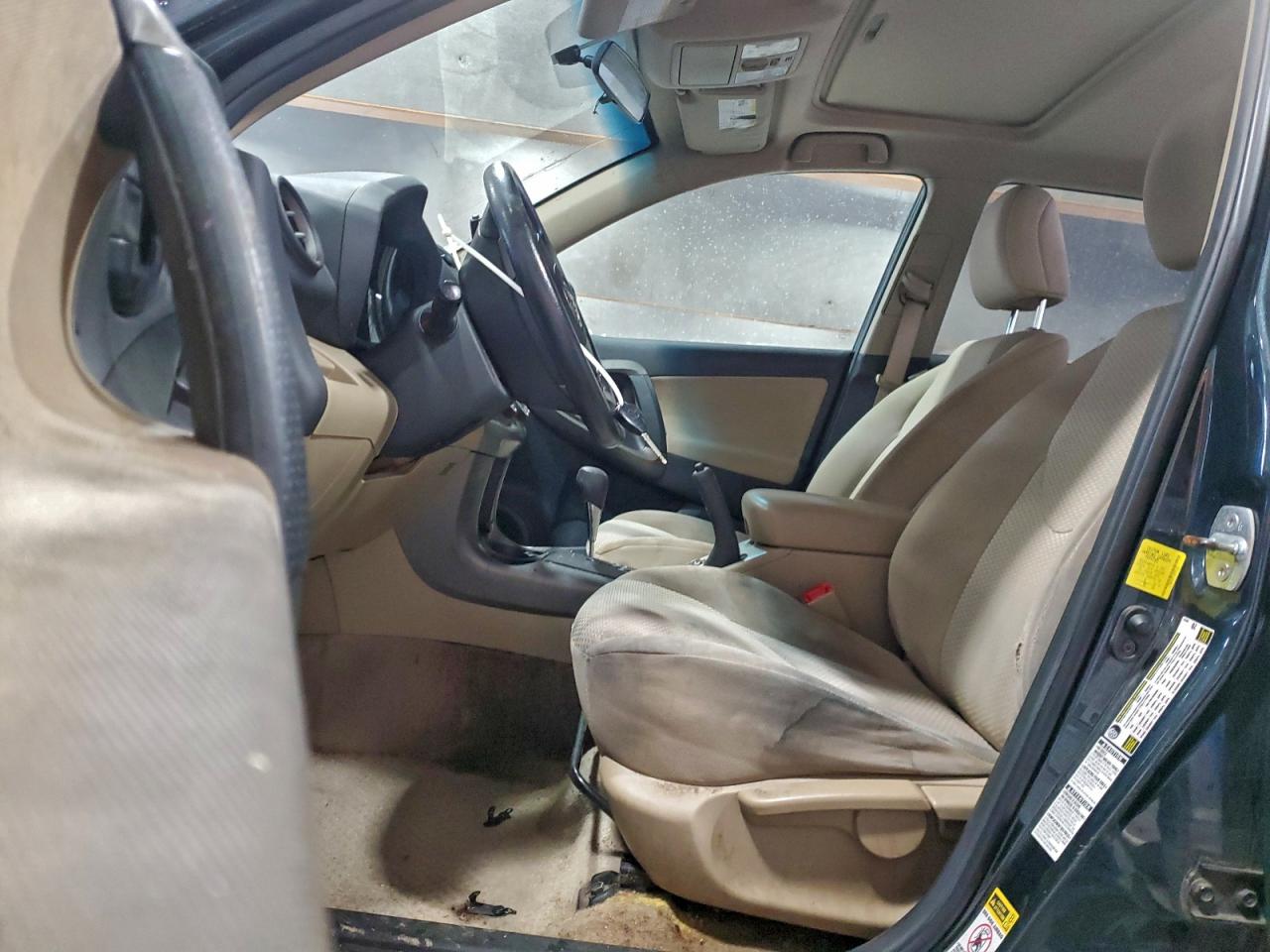 2012 TOYOTA RAV4 photo 7
