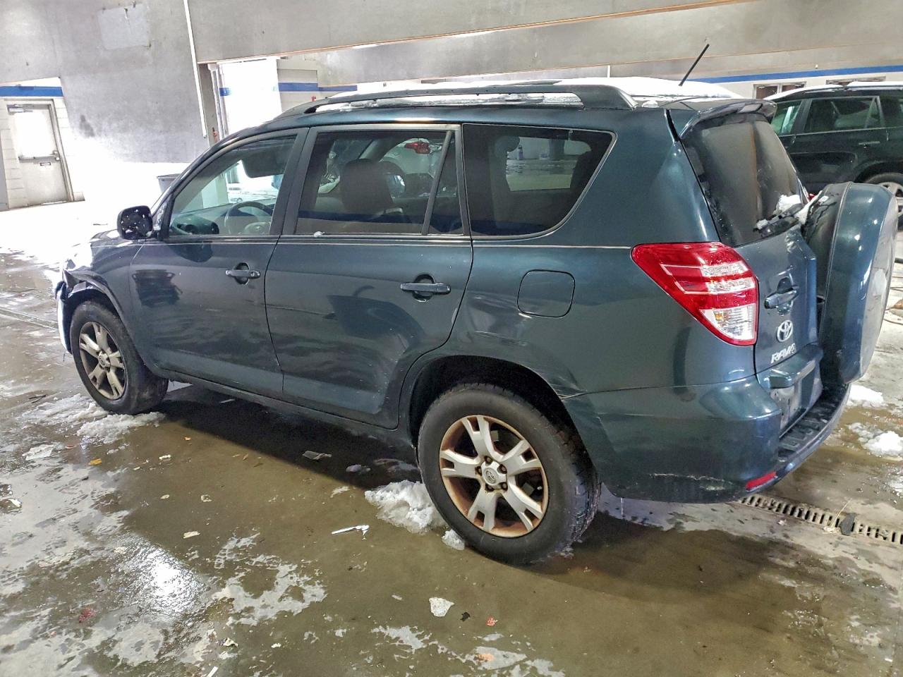 2012 TOYOTA RAV4 photo 2