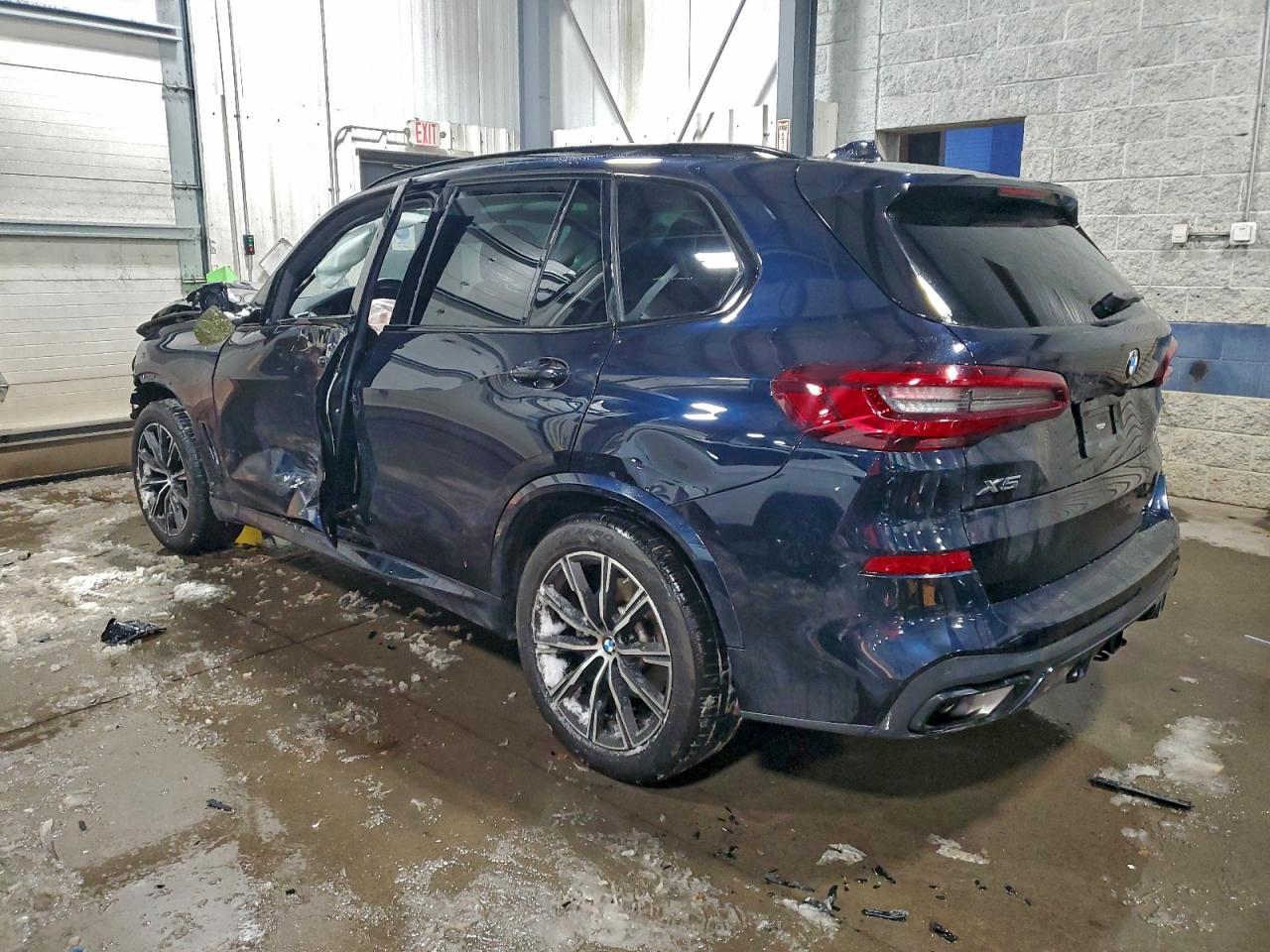 2022 BMW X5 XDRIVE40I photo 2