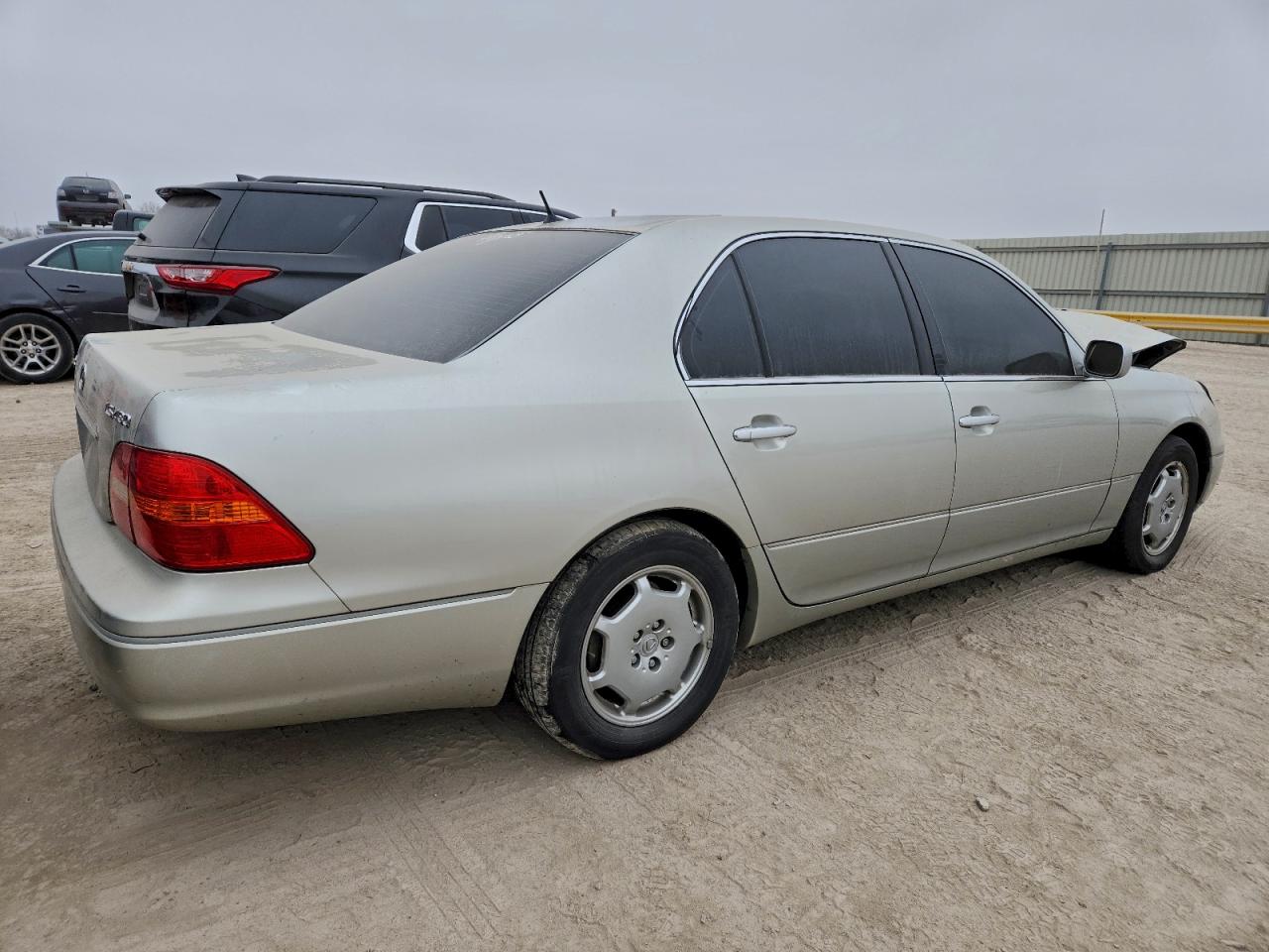 2002 LEXUS LS 430 photo 3