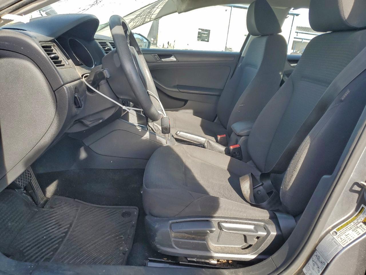 2015 VOLKSWAGEN JETTA BASE photo 13