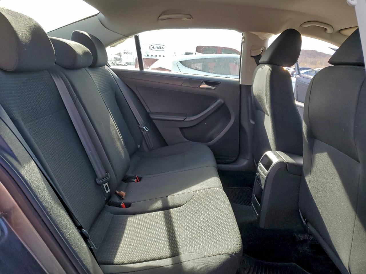 2015 VOLKSWAGEN JETTA BASE photo 19