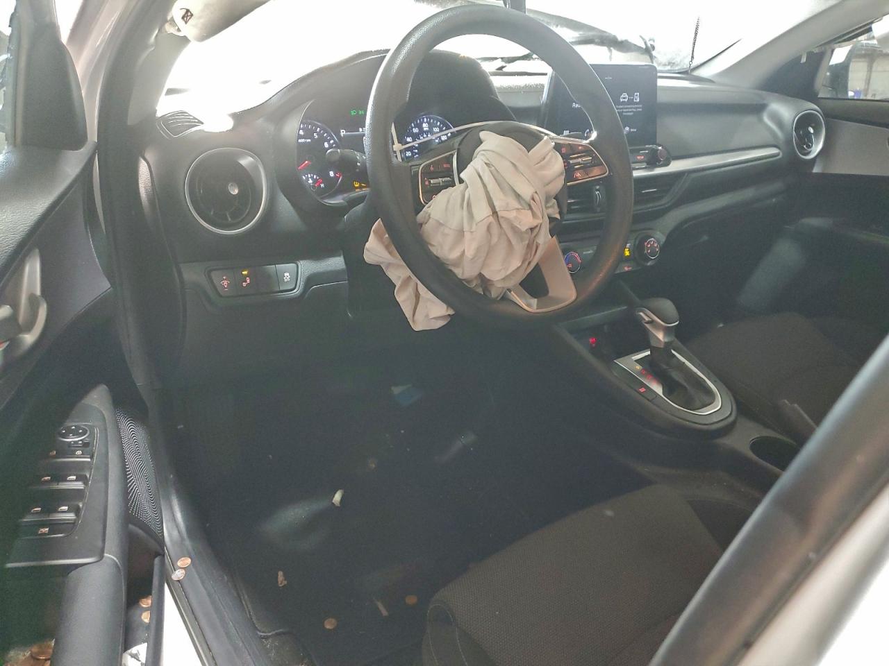 2024 KIA FORTE LX photo 8