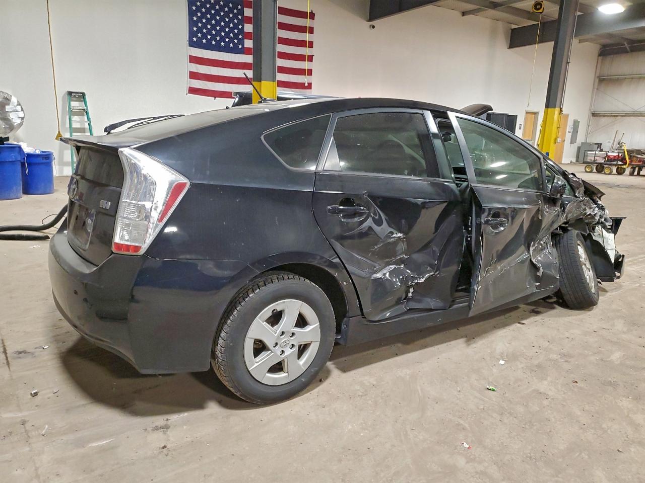 2011 TOYOTA PRIUS photo 3