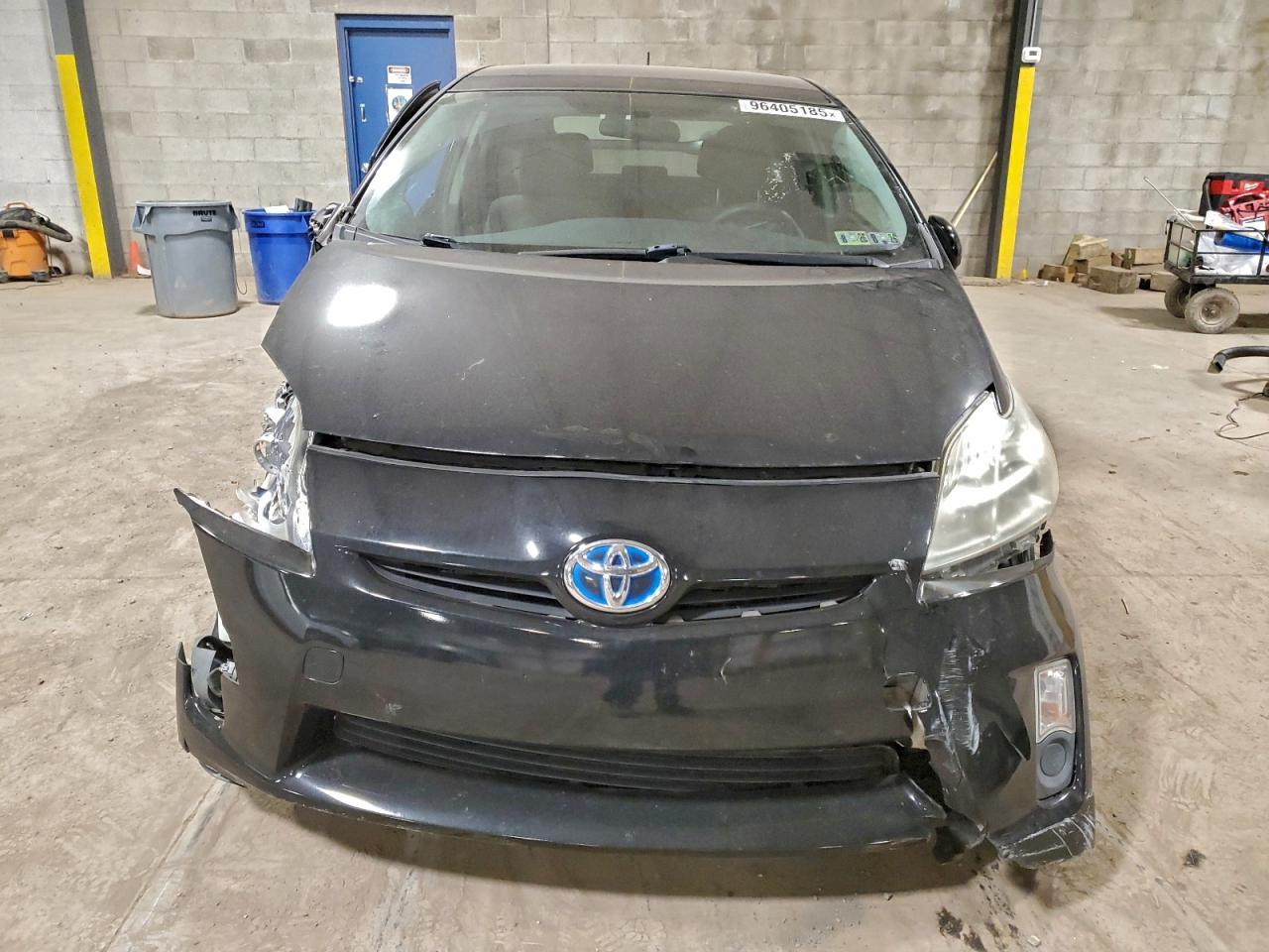 2011 TOYOTA PRIUS photo 5