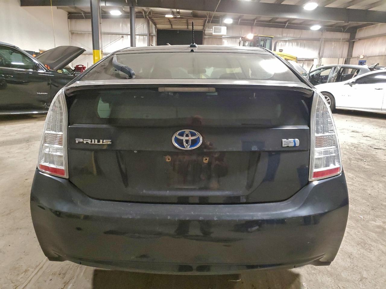 2011 TOYOTA PRIUS photo 6