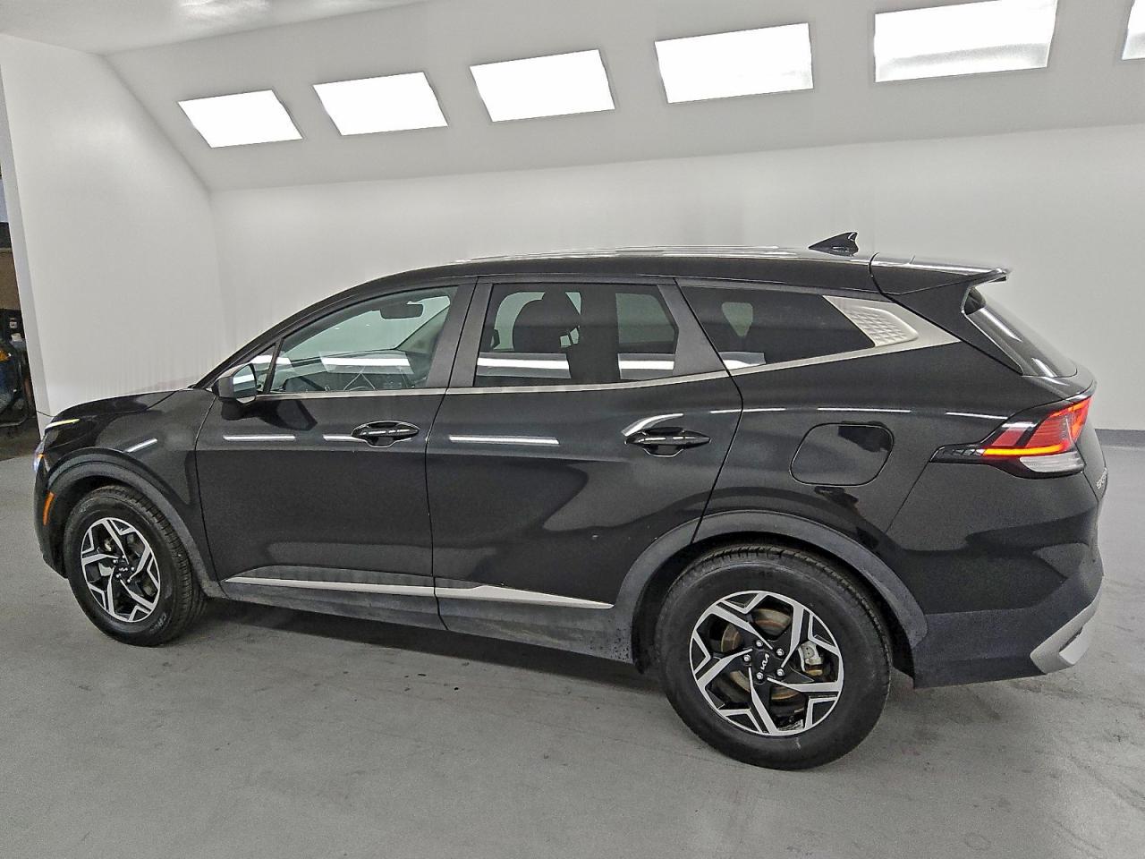 2023 KIA SPORTAGE LX photo 2