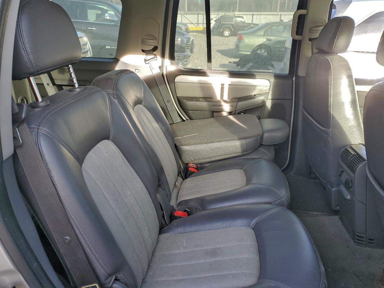 2002 MERCURY MOUNTAINEER photo 11