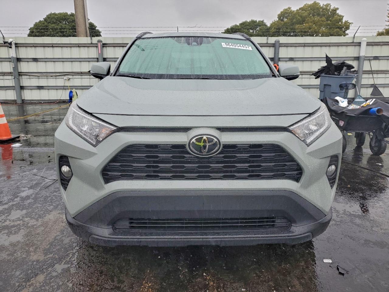 2021 TOYOTA RAV4 XLE photo 5