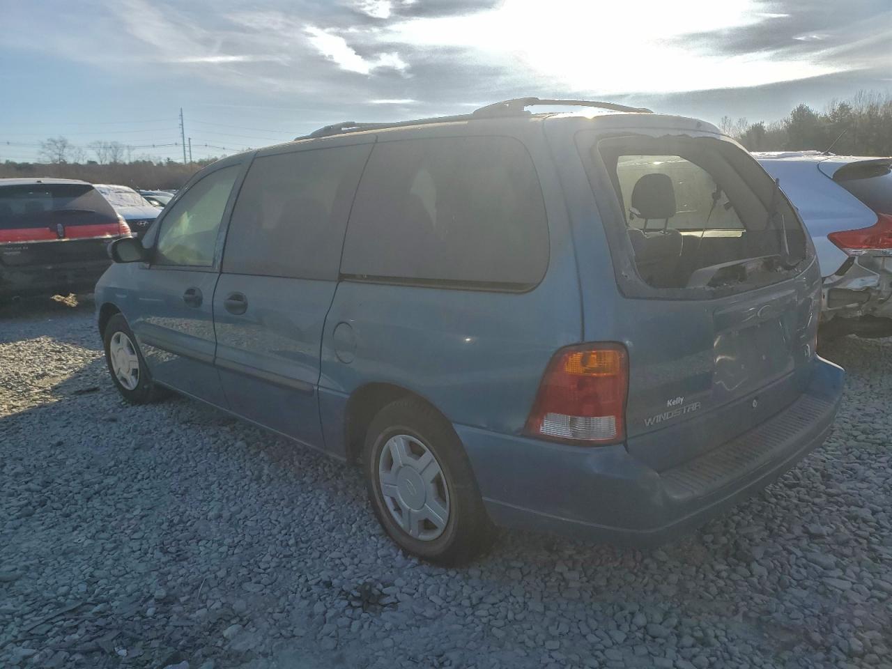 2003 FORD WINDSTAR LX photo 2