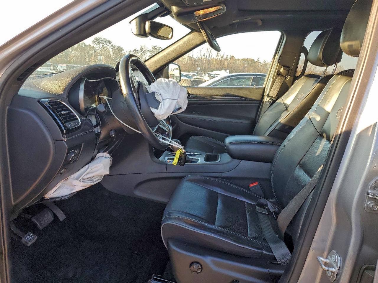 2020 JEEP GRAND CHEROKEE OVERLAND photo 13