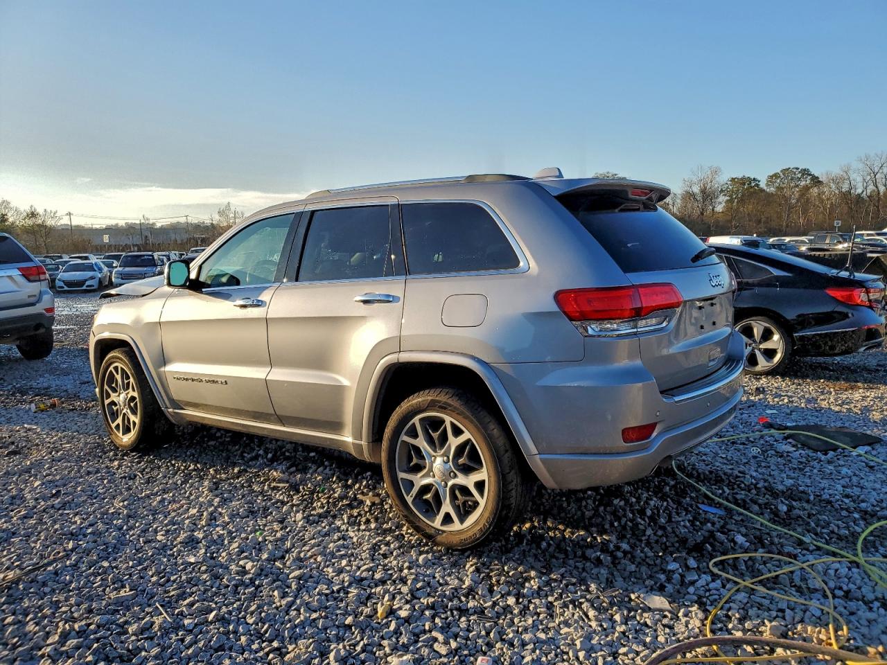 2020 JEEP GRAND CHEROKEE OVERLAND photo 3