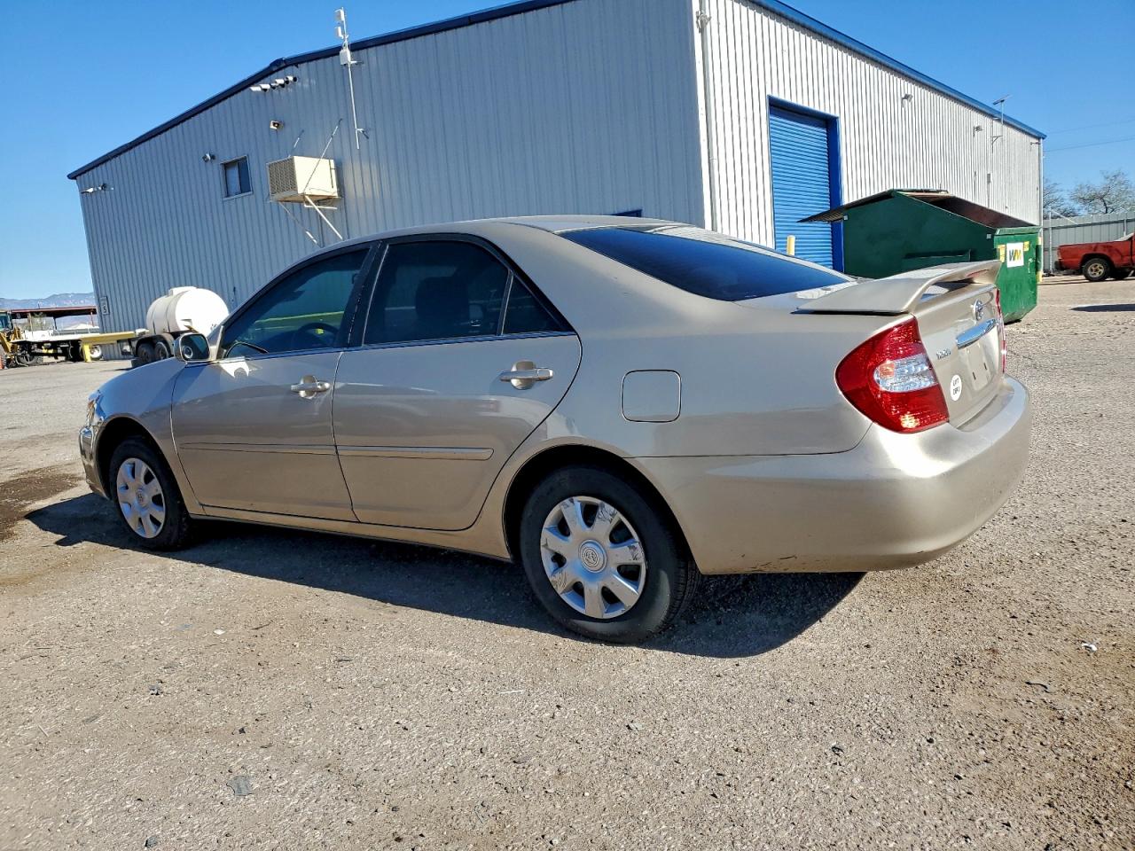 2004 TOYOTA CAMRY LE photo 2