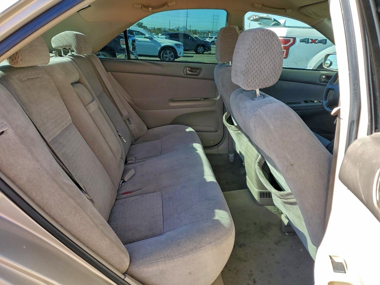 2004 TOYOTA CAMRY LE photo 10