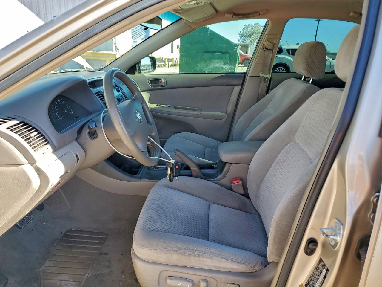 2004 TOYOTA CAMRY LE photo 7