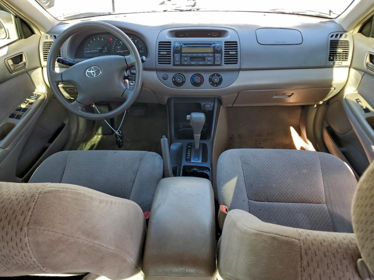 2004 TOYOTA CAMRY LE photo 8