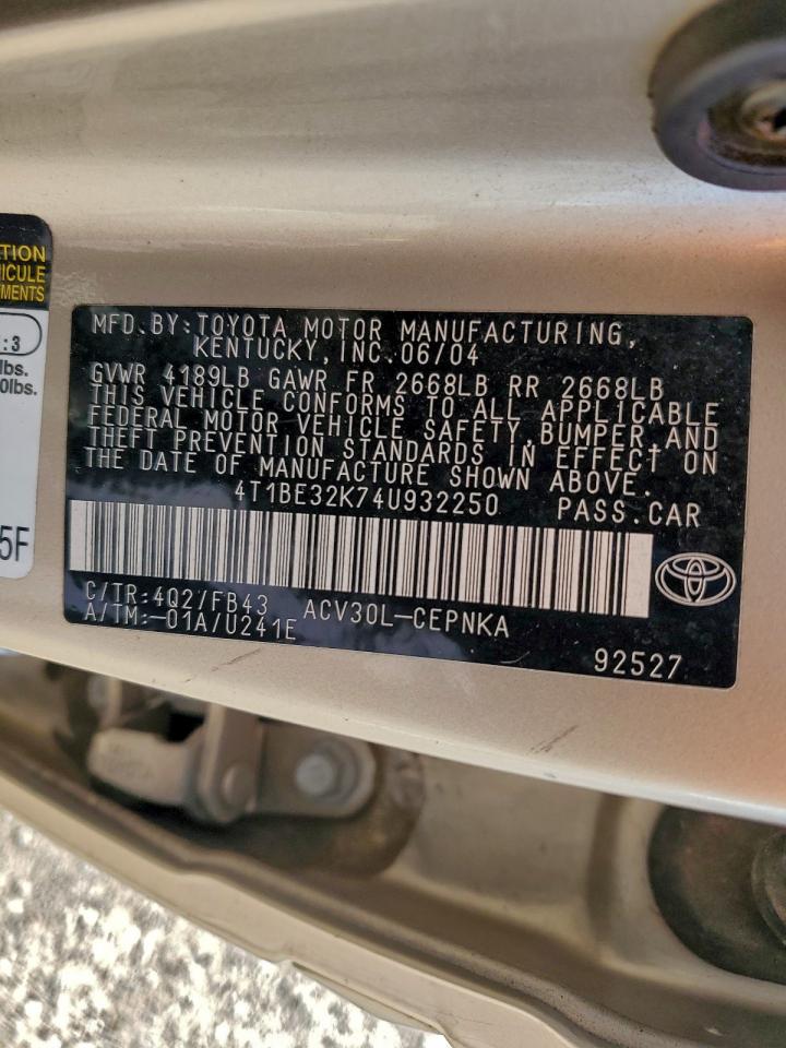 2004 TOYOTA CAMRY LE photo 12