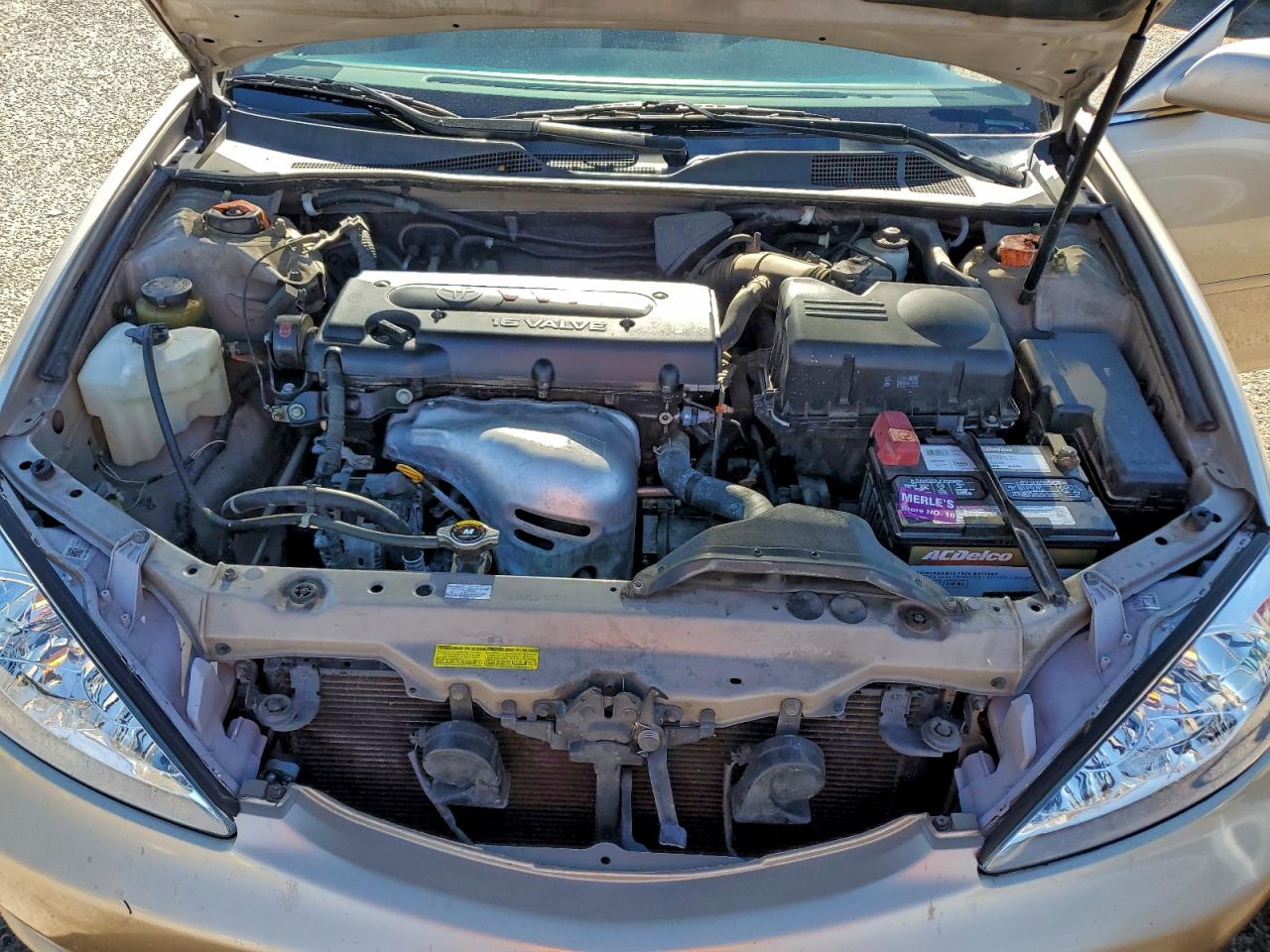 2004 TOYOTA CAMRY LE photo 11